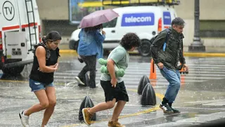 Llegó la lluvia a la Ciudad y emitieron alerta amarilla y naranja por tormentas en 9 provincias