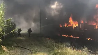 Misterioso incendio en la línea Roca: se prendieron fuego seis vagones en Gerli