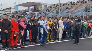 Video: emotivo minuto de silencio en el Autódromo de Buenos Aires para despedir al "Flaco" Traverso