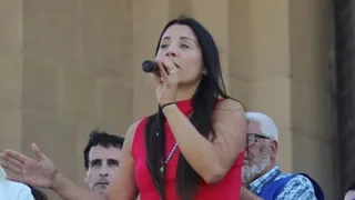 Quién es Leda Bergonzi, la rosarina que convoca multitudes para curar por imposición de manos