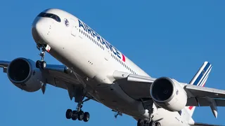Un avión de Air France que partió de Ezeiza debió aterrizar de emergencia en Canarias por "presencia de humo”